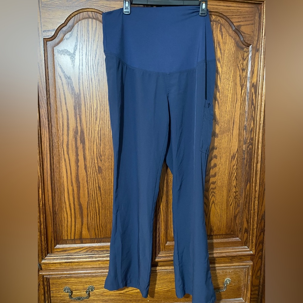 Med couture  Navy maternity scrub pants size 8 belly band
